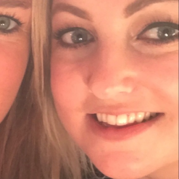 Meet your Posher, Laura - Picture 1 of 1